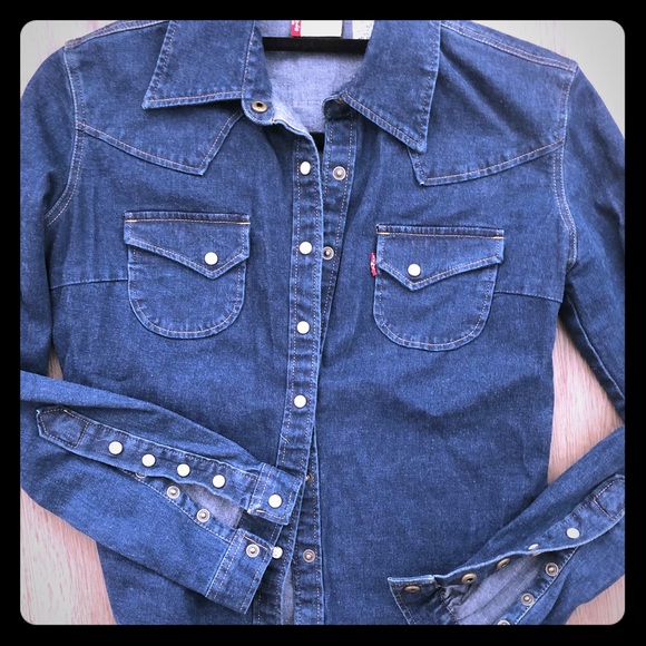 Levi's Tops - 🌵Levi’s Women’s Denim Shirt